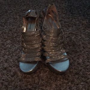 2 for $14 Chinese laundry gold heels💛